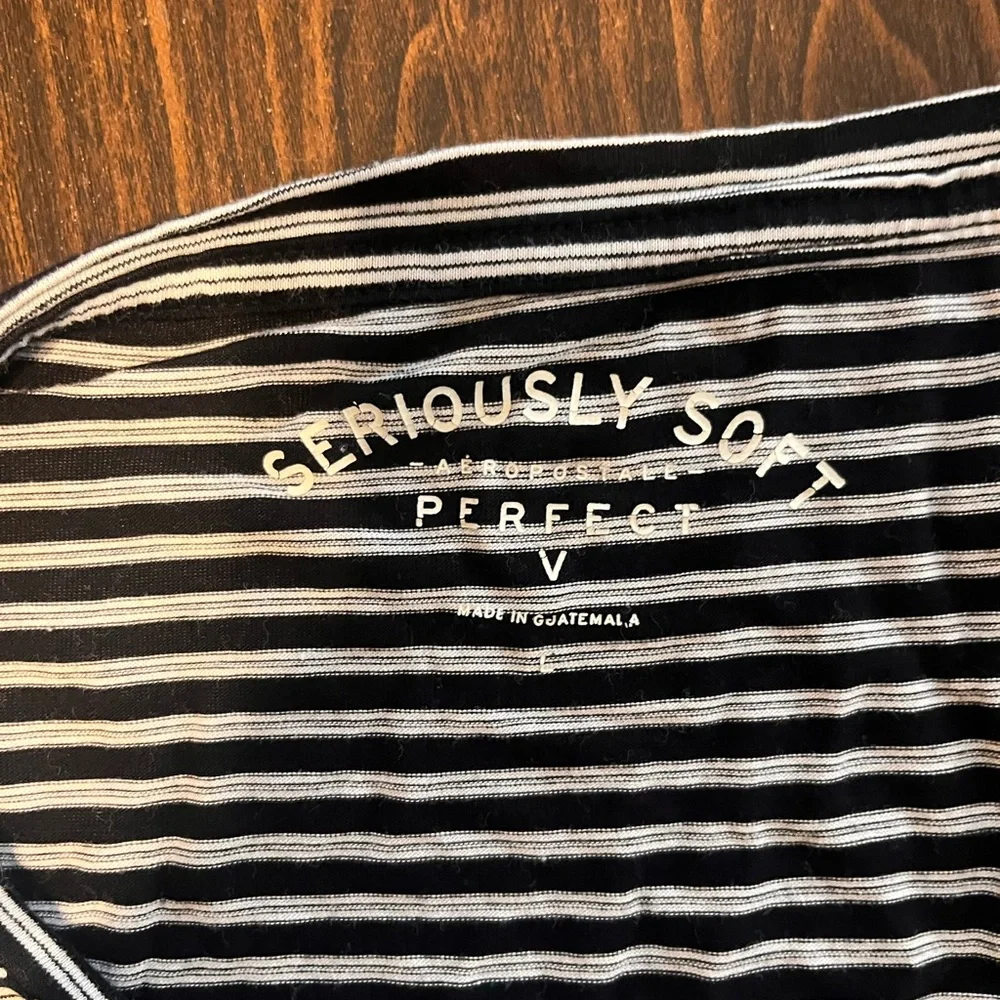 Aeropostale Black and White Fitted Short Sleeve Tee - Picture 2 of 2